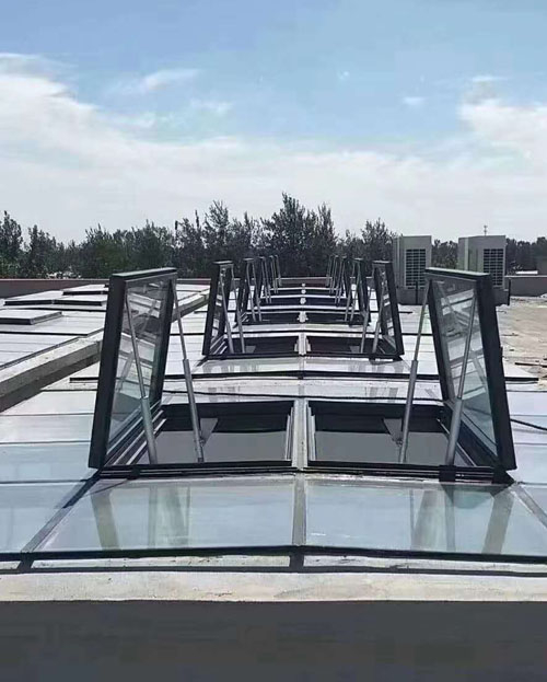  屋頂電動(dòng)天窗 